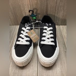 Mad Love Sia Sneakers Size 10 Womens Black and White Shoes